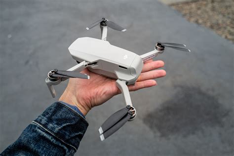 mavic air|大疆Mavic Air 1代全能套装和Mavic Mini 2代的价格差不多，该选。